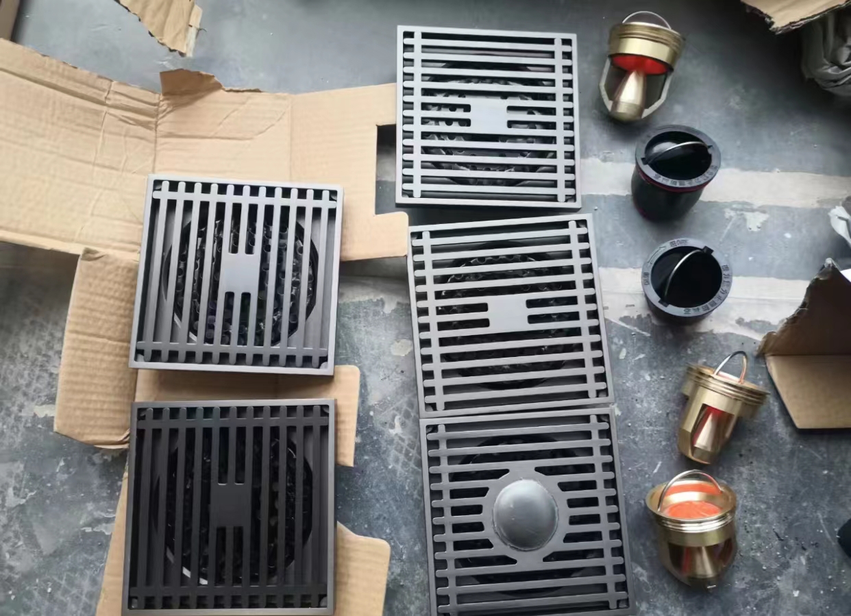 更换地漏和普通地漏,装修不到一年漏水