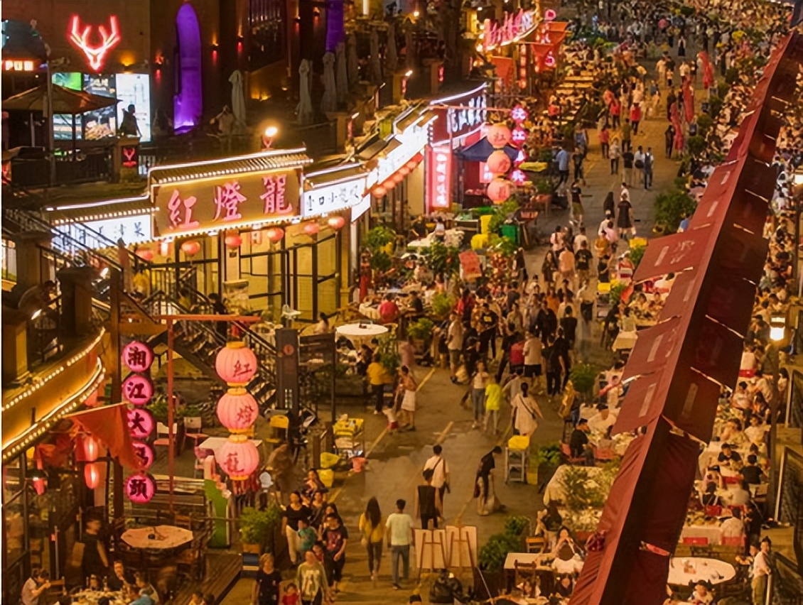 饿肚子睡觉和吃宵夜哪个危害大,睡前吃夜宵和饿肚子睡觉哪个健康