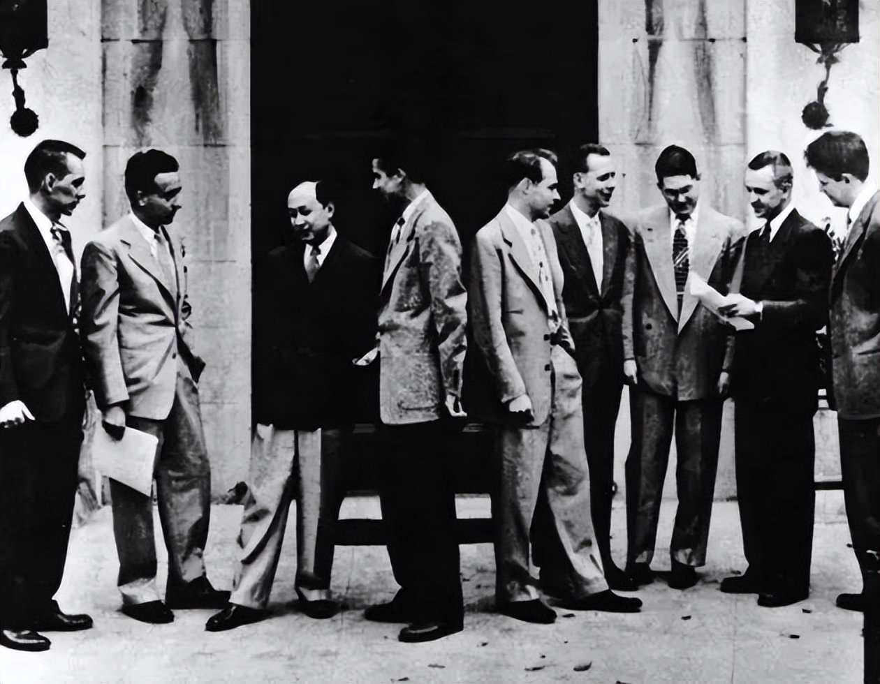 美苏冷战首次交锋，瓜分纳粹德国遗产，竟然埋下苏联解体伏笔？