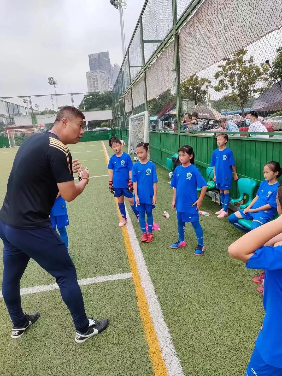 游泳青训因为坚持所以热爱,足球青训挥洒汗水