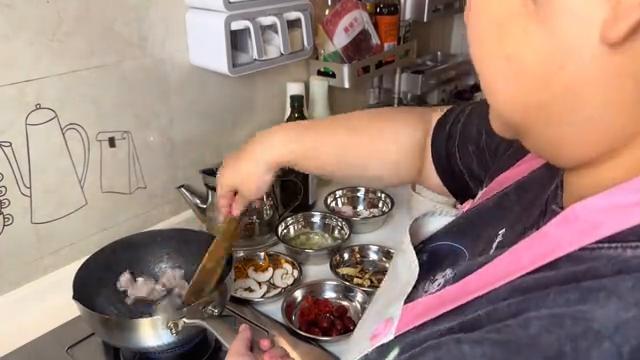 天冷了炖一盅汤,冬天每天喝汤