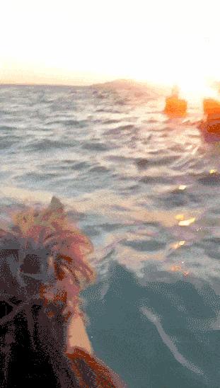 神回复：把大众车标扣下来清灰，里面藏了一个圆球，这是个啥？