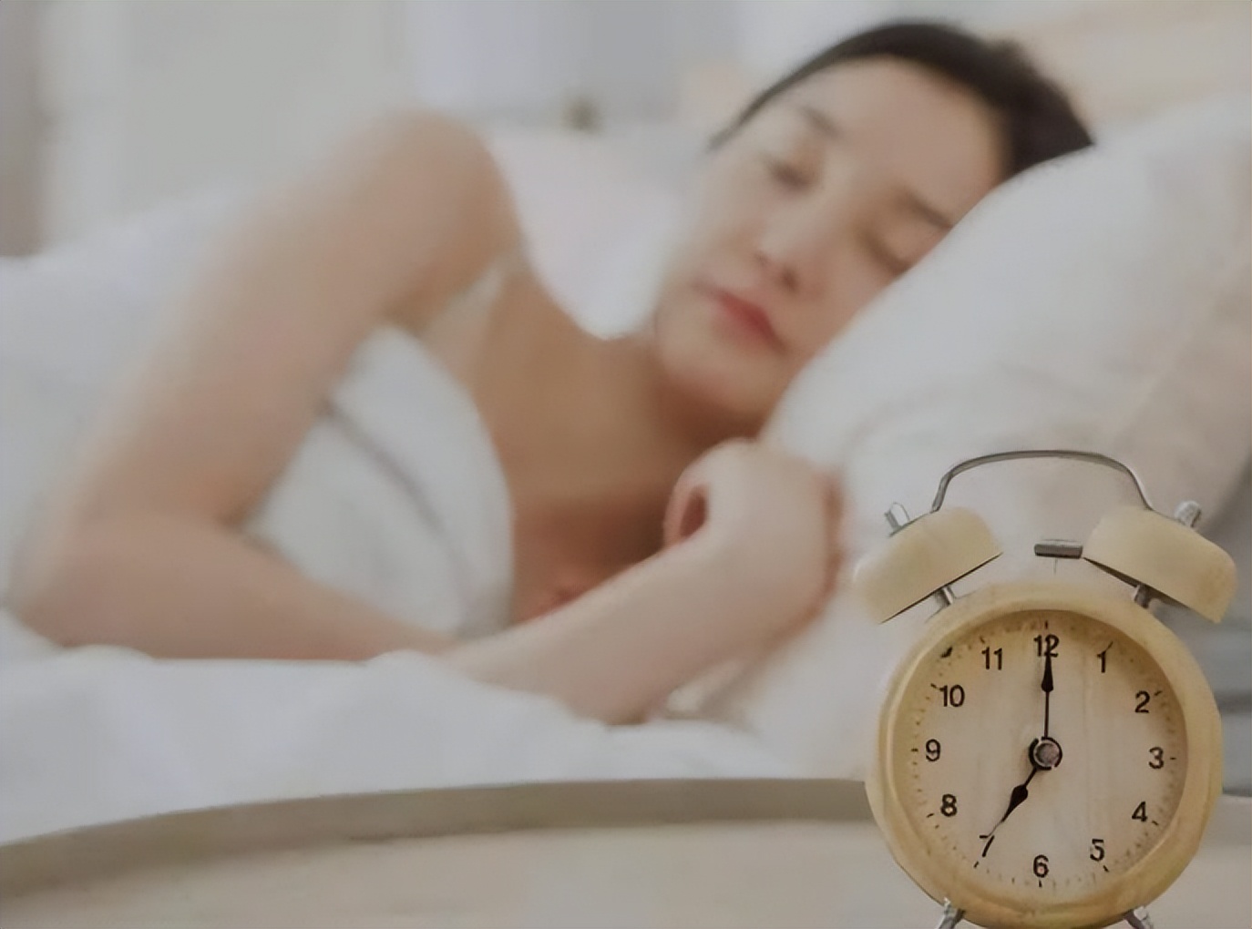 鼻子上螨虫挤出来的窟窿怎么办,鼻子里的螨虫有腥臭味是怎么回事