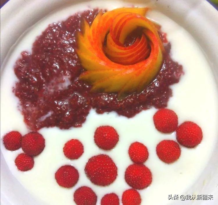 又到了临走前妈妈偷偷在我的包里硬塞一瓶酱的时候