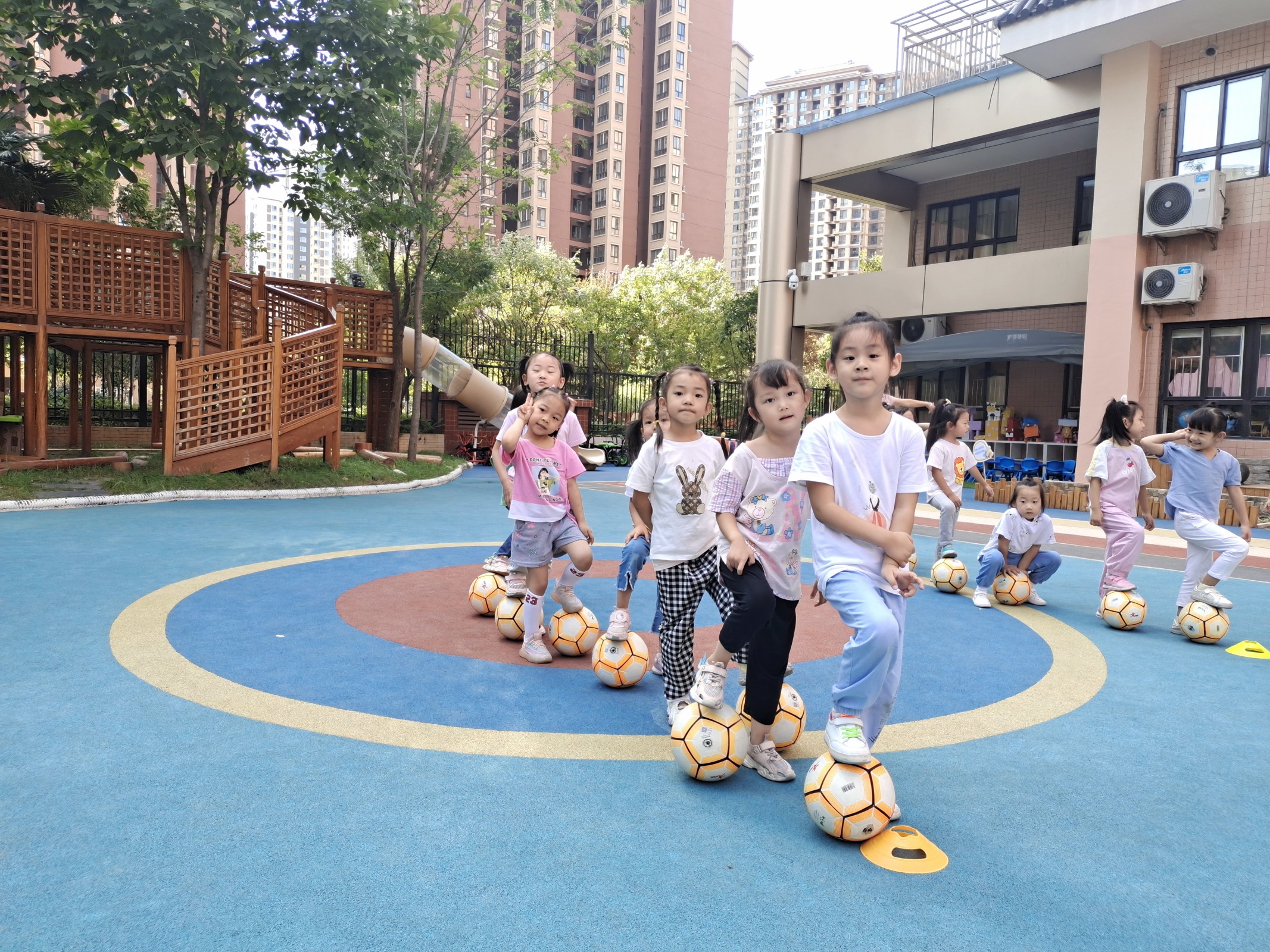 全国首批足球特色幼儿园,西安市莲湖区省级示范幼儿园