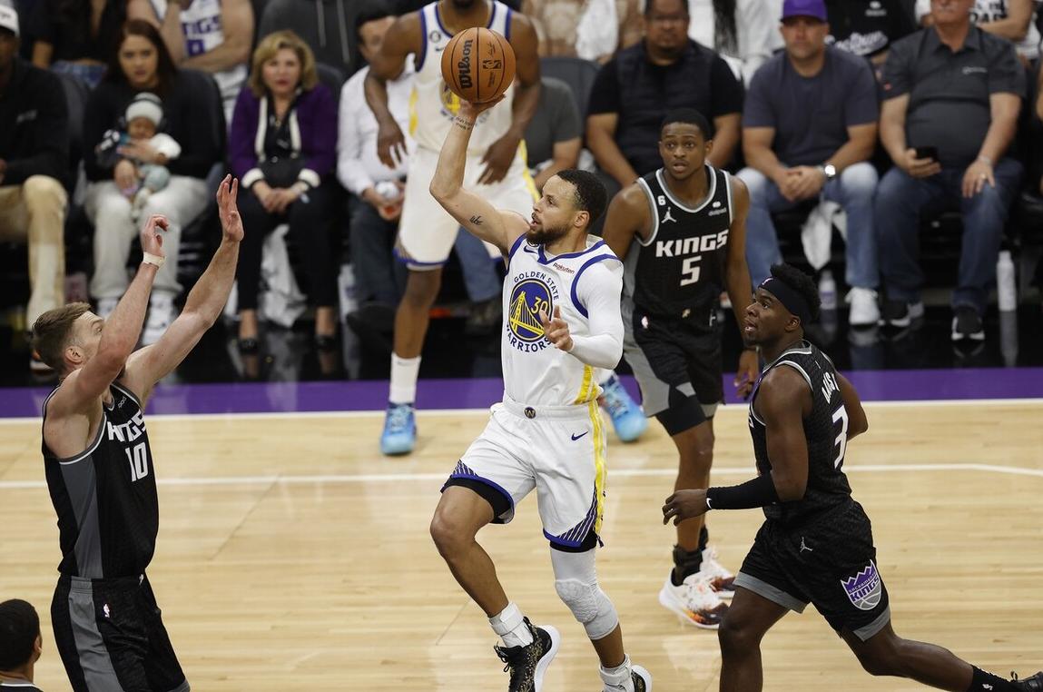 勇士三次夺冠都赢了谁,勇士逆转骑士三大功臣