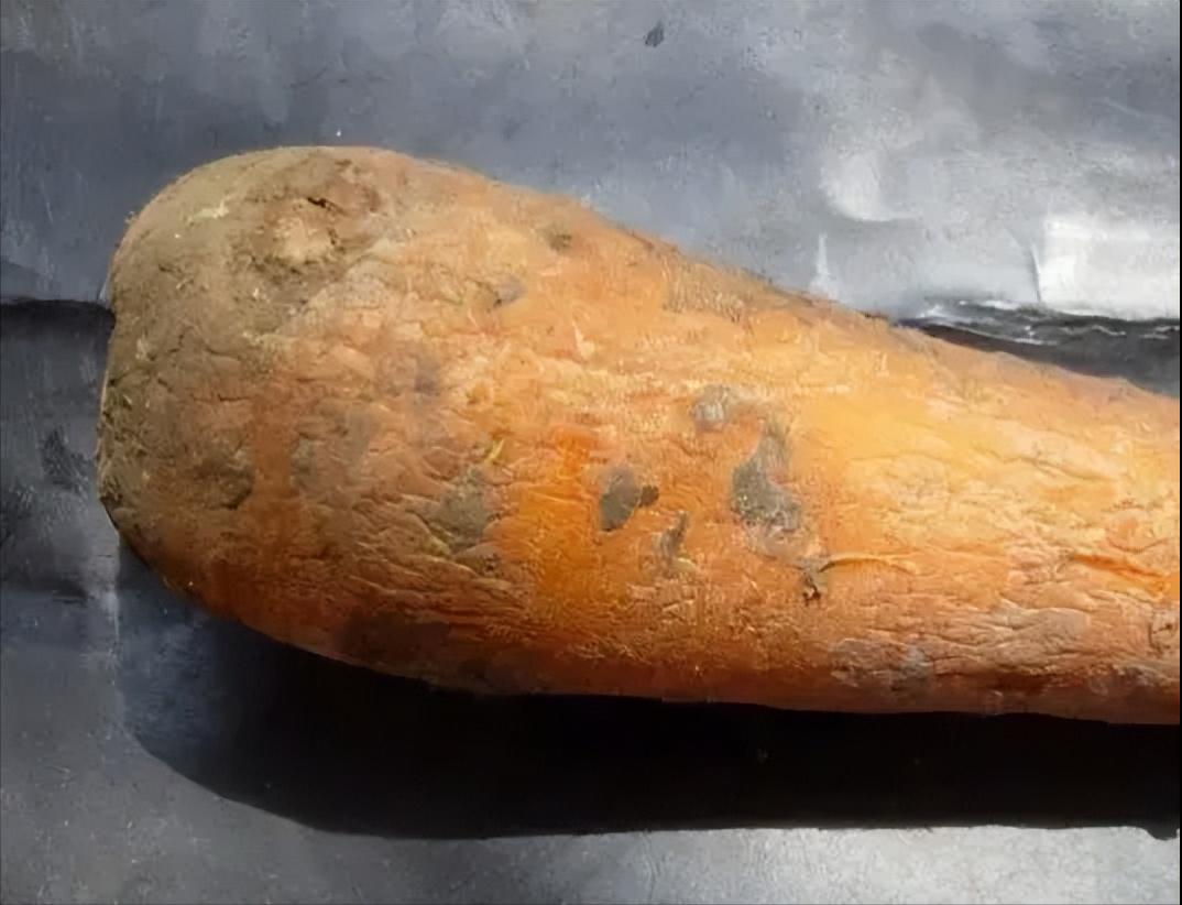 脸泛红是洗面奶的原因吗,为什么用完洗面奶脸会变白