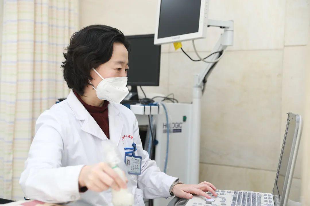 裤子脱到膝盖的检查,裤子脱到了膝弯处检查