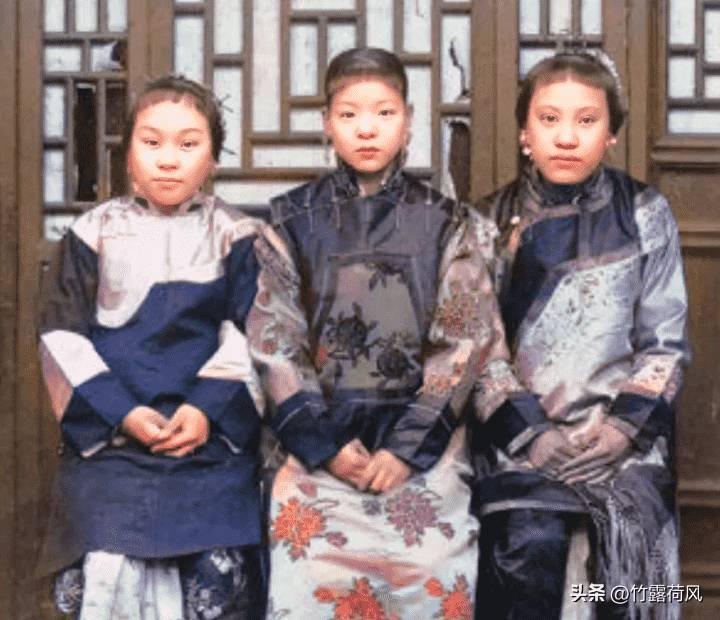 日军兽行照片:当着父亲的面玷污他女儿,临走还残忍割下妻子乳房