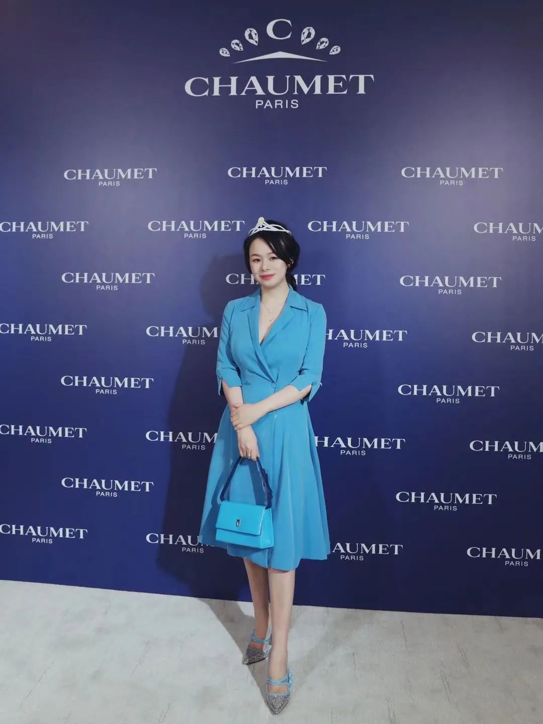 孟晚舟穿的白色连衣裙是什么品牌,孟晚舟同款连衣裙大码