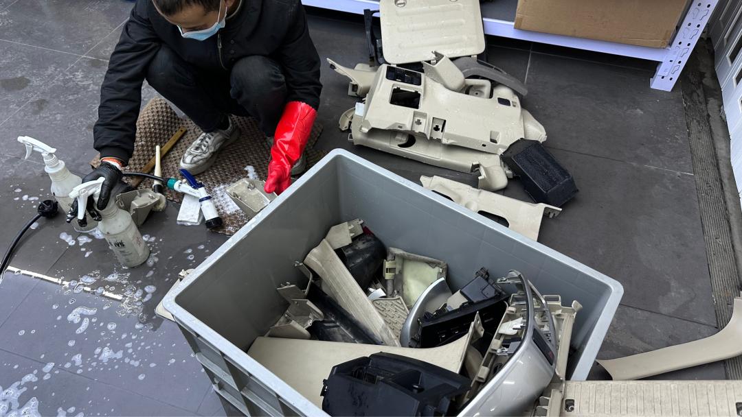 03年丰田霸道全车翻新多少钱,2004款丰田霸道拆车视频