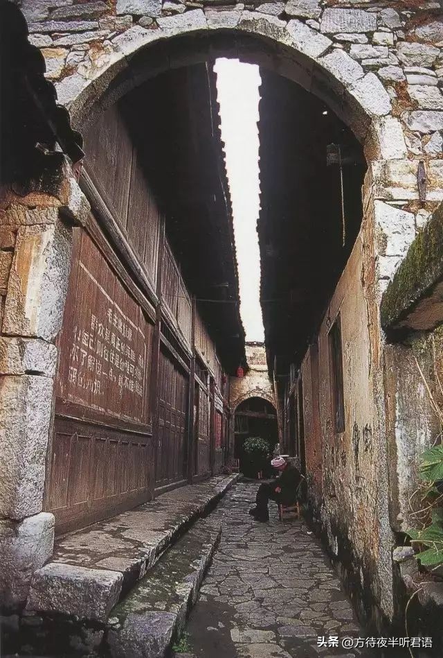 人间梦幻古建筑,仙境云雾缭绕古建筑