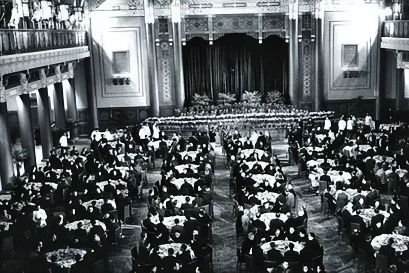 开国第一宴后接连举办高规格宴会,毛主席不快:四菜一汤就可以了