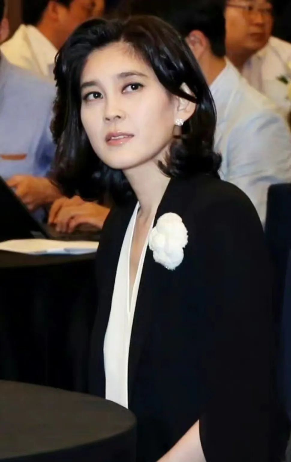 关之琳将拍卖私藏珠宝做慈善,关之琳拍卖51件私人珠宝真假