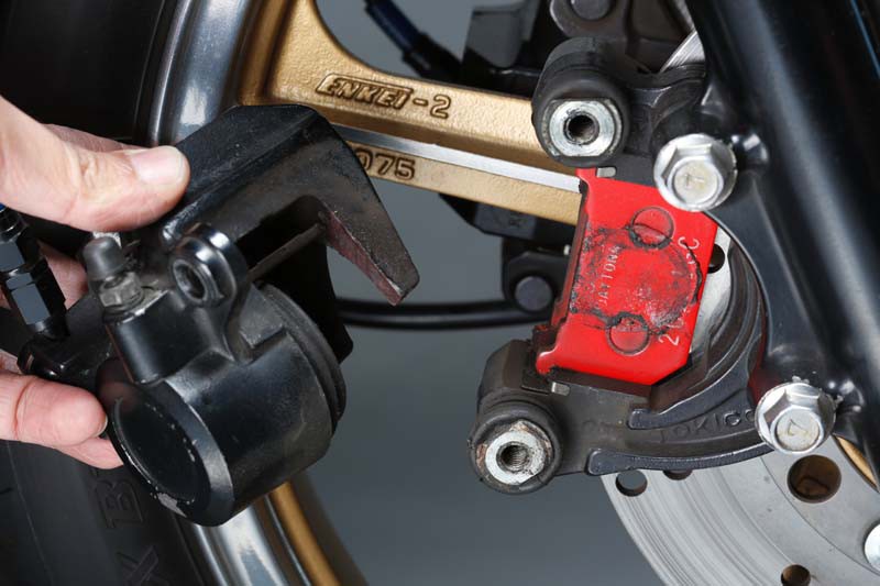 自己动手快速换刹车片的小技巧,怎样自己动手换刹车油