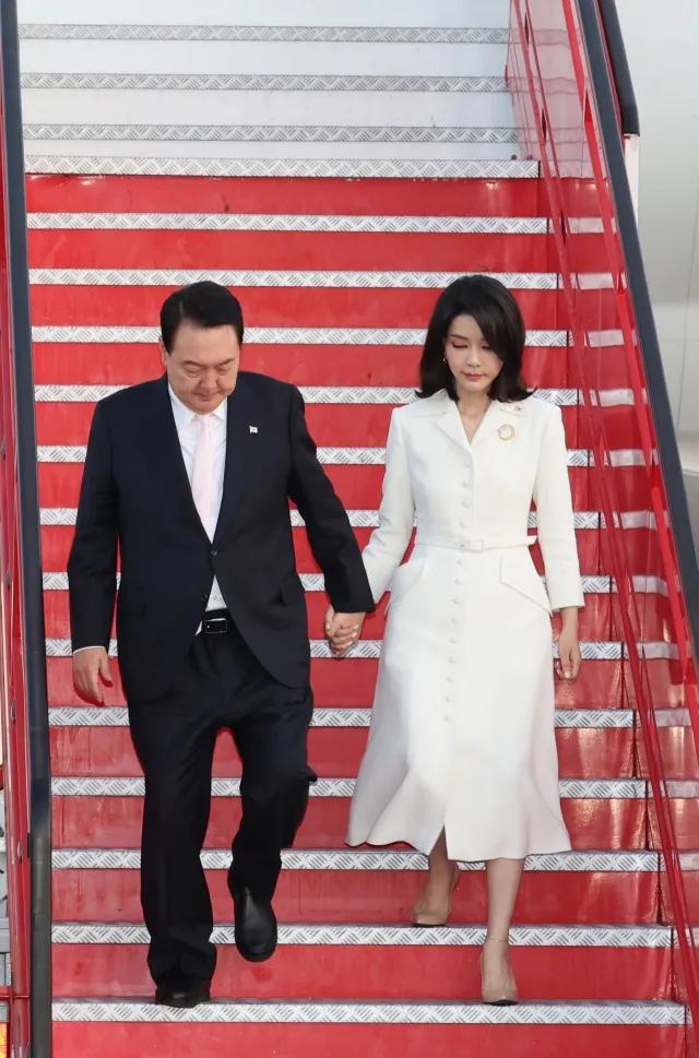 韩国第一夫人金建希穿搭同款,韩国第一夫人金建希美貌