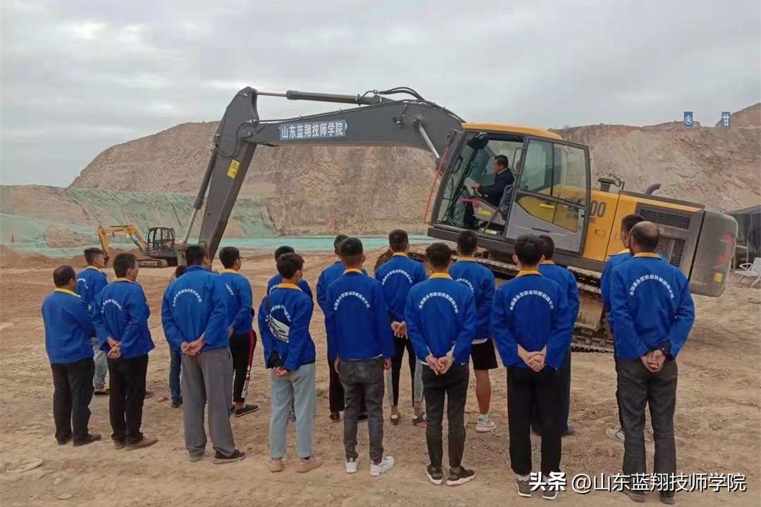 山东蓝翔技师学院面点,山东蓝翔技师学院开设什么专业