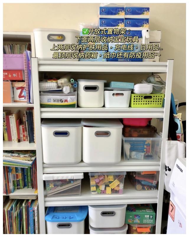 香港一家三口住8平米的房子视频,香港屋邨的真实生活