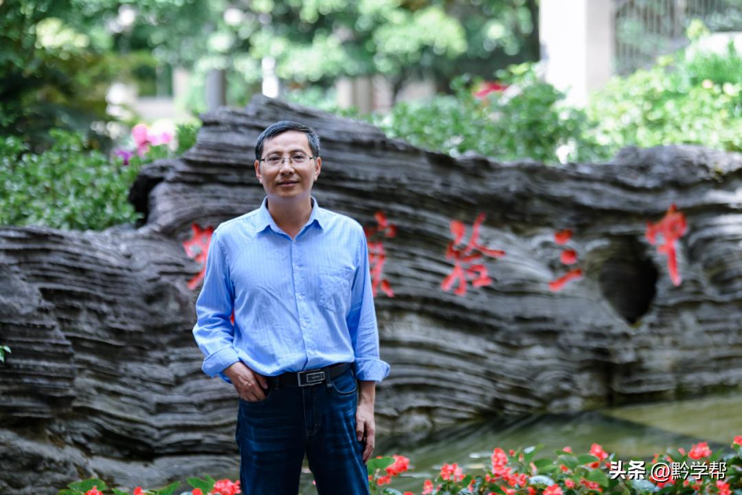 “四有好老师”丨小小教室，他每天走出上万步——记贵阳市第三实验中学数学老师黎贵红