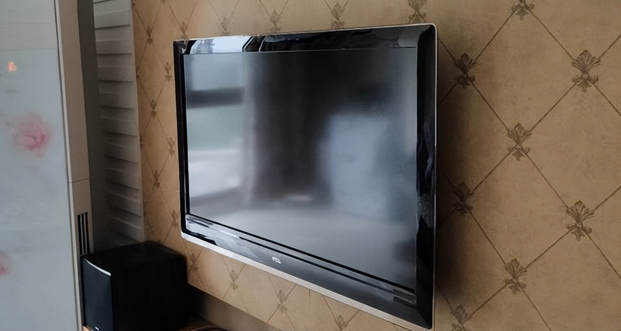 选电视经验分享：给家里换*彩大**电，看准这四点就对了