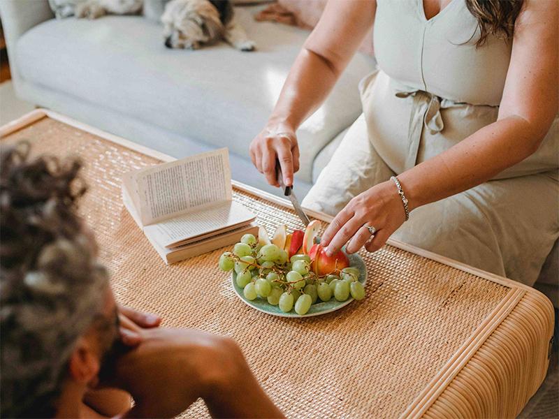 孕妇吃寒性食物对胎儿有什么影响,孕妇吃发霉的食物对胎儿影响大吗