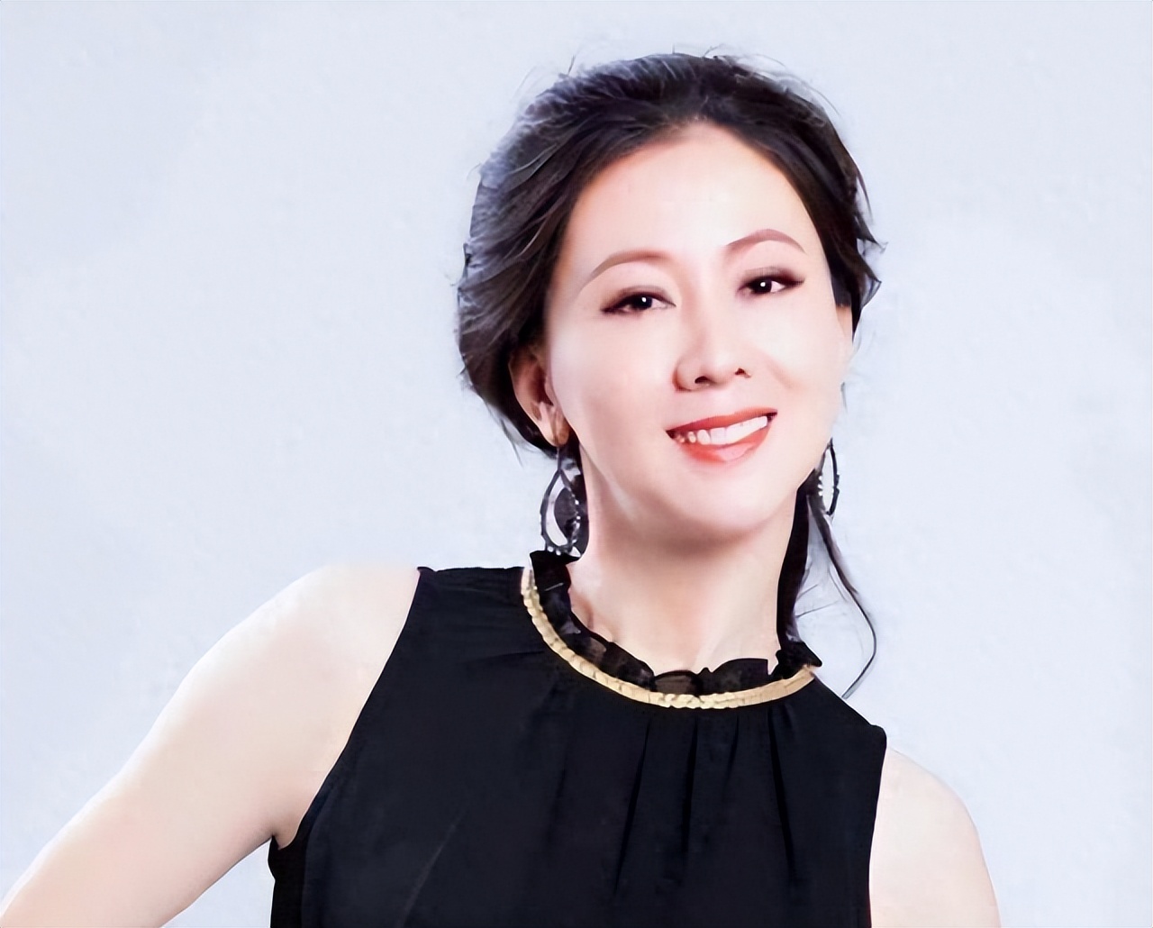 全裸写真第一人,走红后“家破夫散”,汤加丽如今过的怎么样?