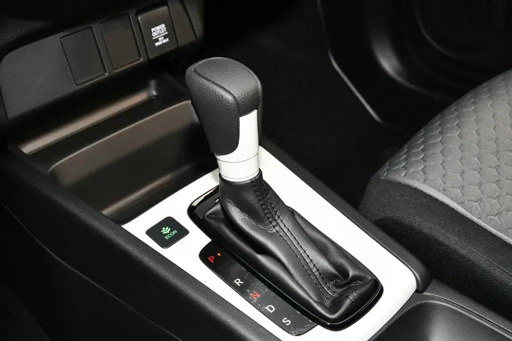 本田飞度优缺点测评,7万块的本田飞度最低配值得买吗