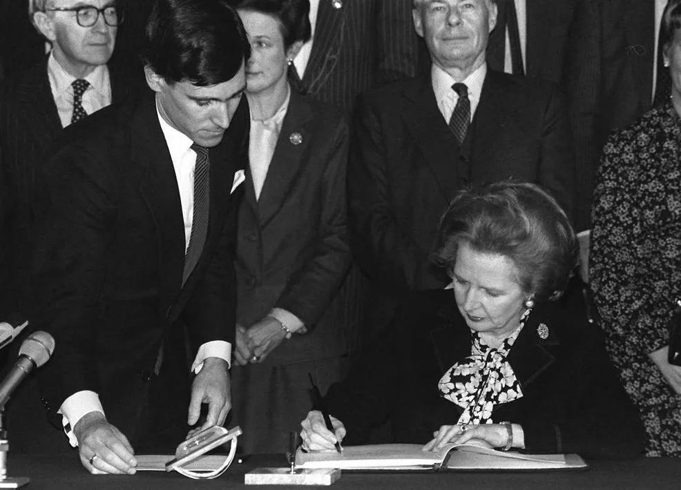 一位令人折服的伟大外交家——*小平邓**