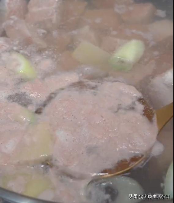 萝卜炖牛肉怎么做才软烂,萝卜炖牛肉软烂无比的秘诀