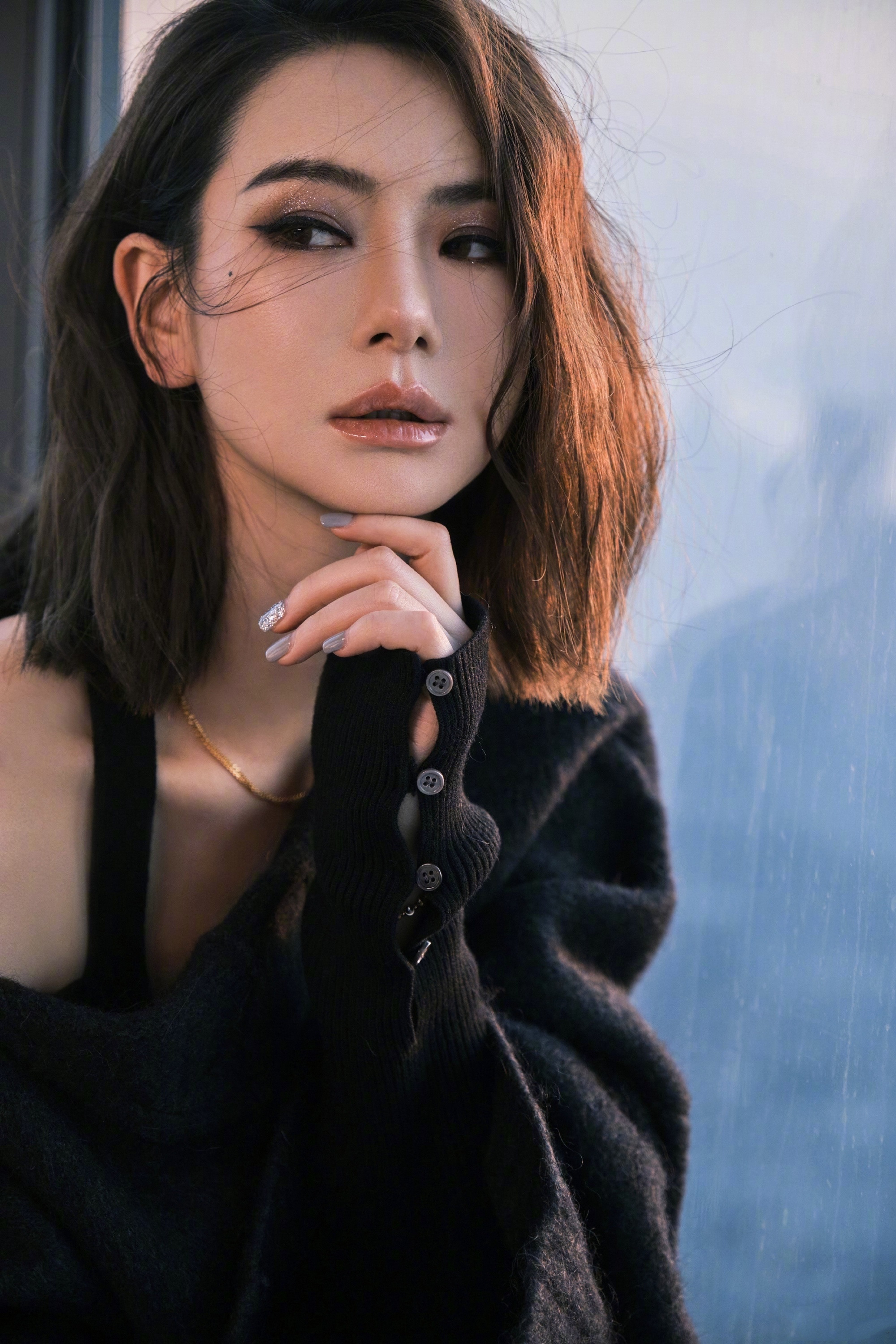 有美人尖下巴的明星,下巴不尖但很平的明星