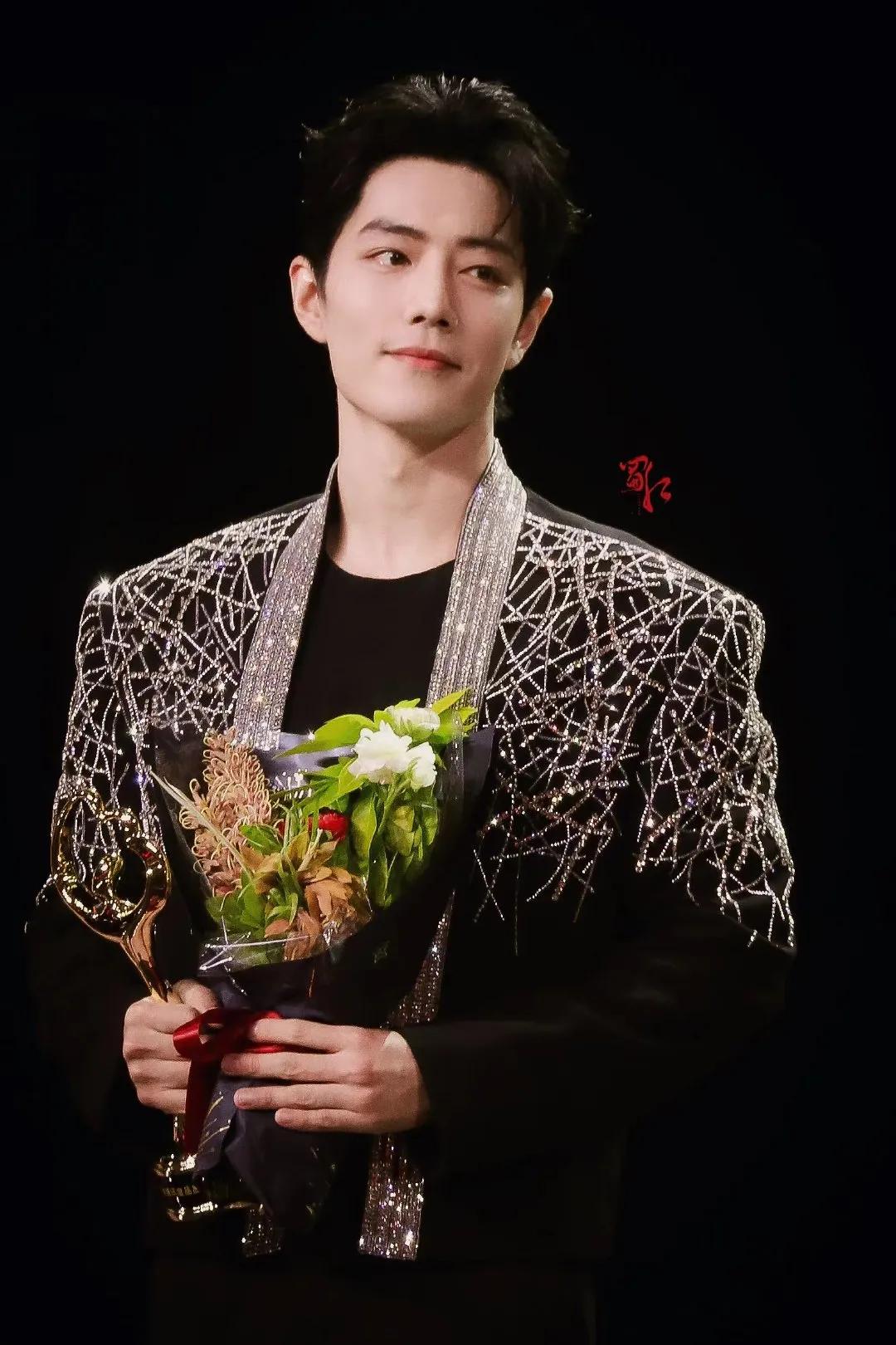 肖战杨紫微博之夜高清壁纸,肖战微博之夜戴口罩的壁纸