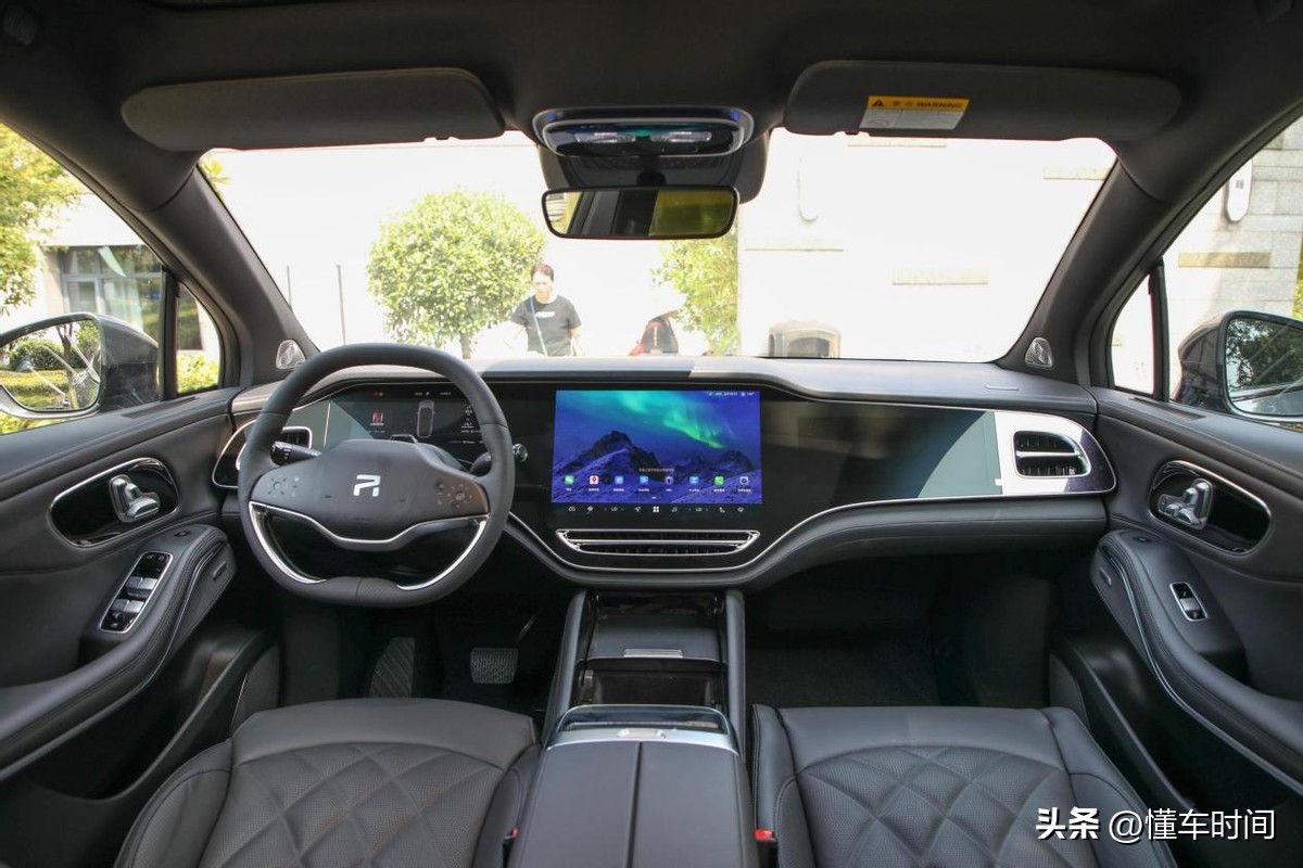 全新款飞凡r7顶配试驾,新豪华新智享飞凡R7的外形