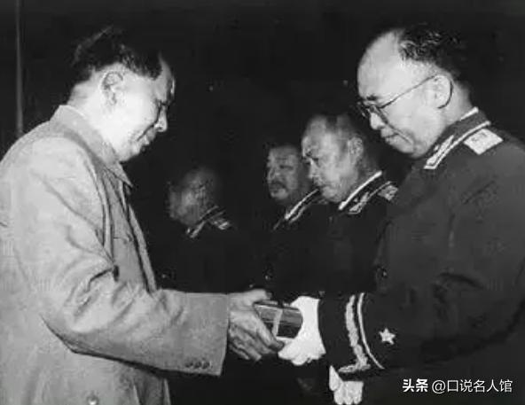 毛主席和十大元帅关系如何?九位都曾反对过他,评价却一个比一个高