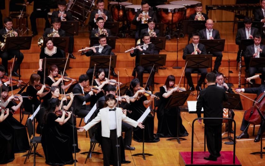 央视大气磅礴的时代之声周深,周深用神仙嗓音为祖国庆生