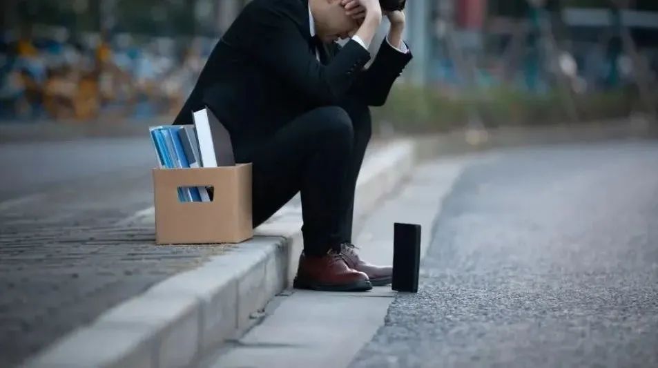 为什么在星巴克可以假装上班,在星巴克假装上班的中年人