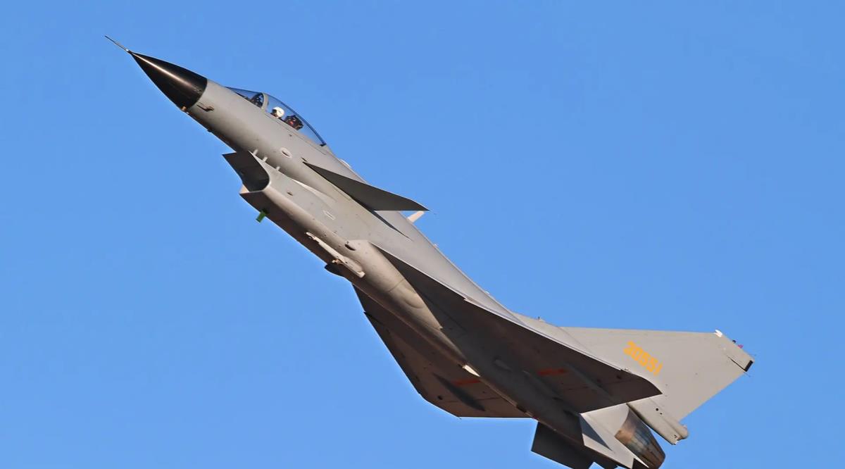 99年成都一大学保安浏览网站看到一新闻后立即报警：歼10泄露了