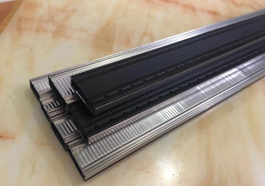 实拍断桥铝加工厂,断桥铝工厂现场实拍