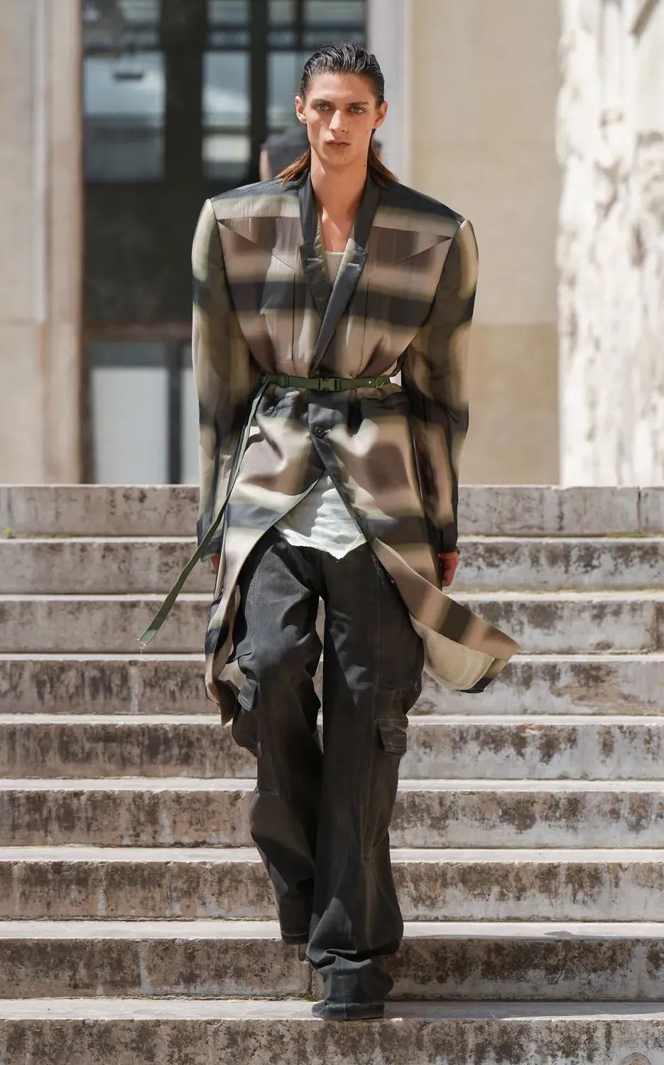 现在流行宽肩,韩国流行宽肩