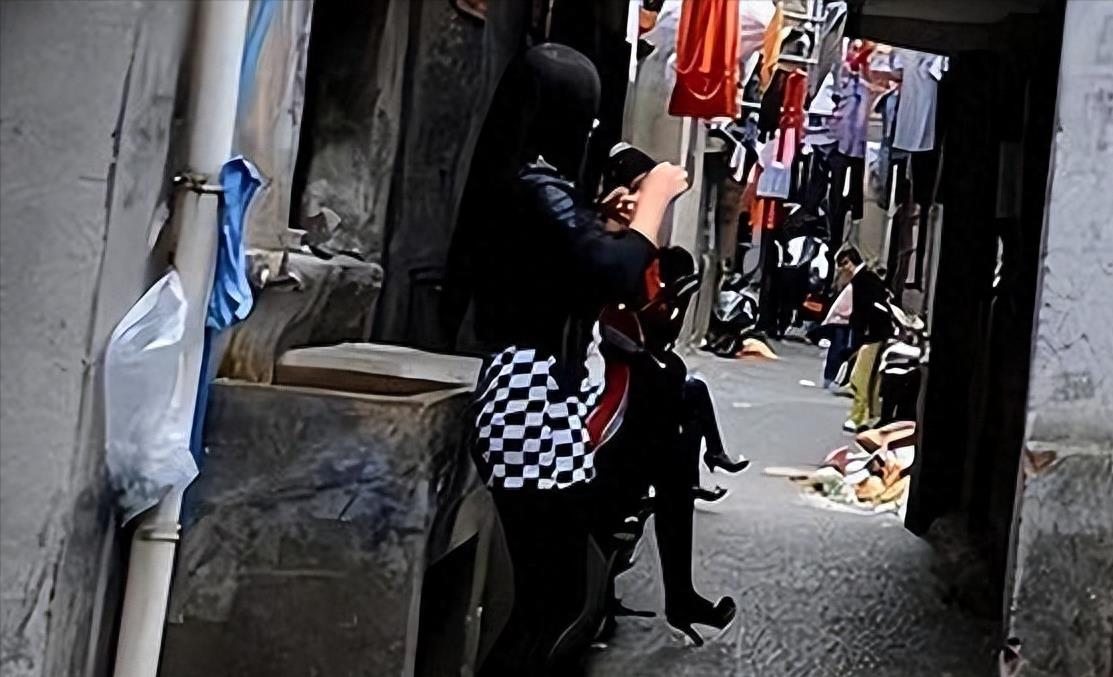 警察抓失足妇女的概率,嫖娼抓获男性女性如何处罚