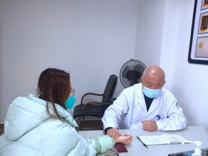 新春走基层急诊室守护生命,张殿龙老中医