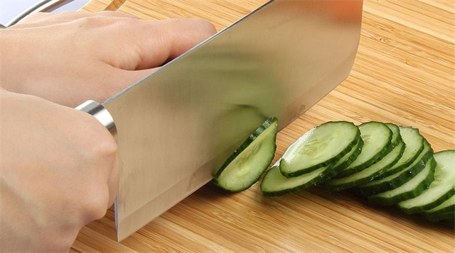 日德进口的菜刀，为什么容易发生断裂，还能用来拍蒜和黄瓜吗？