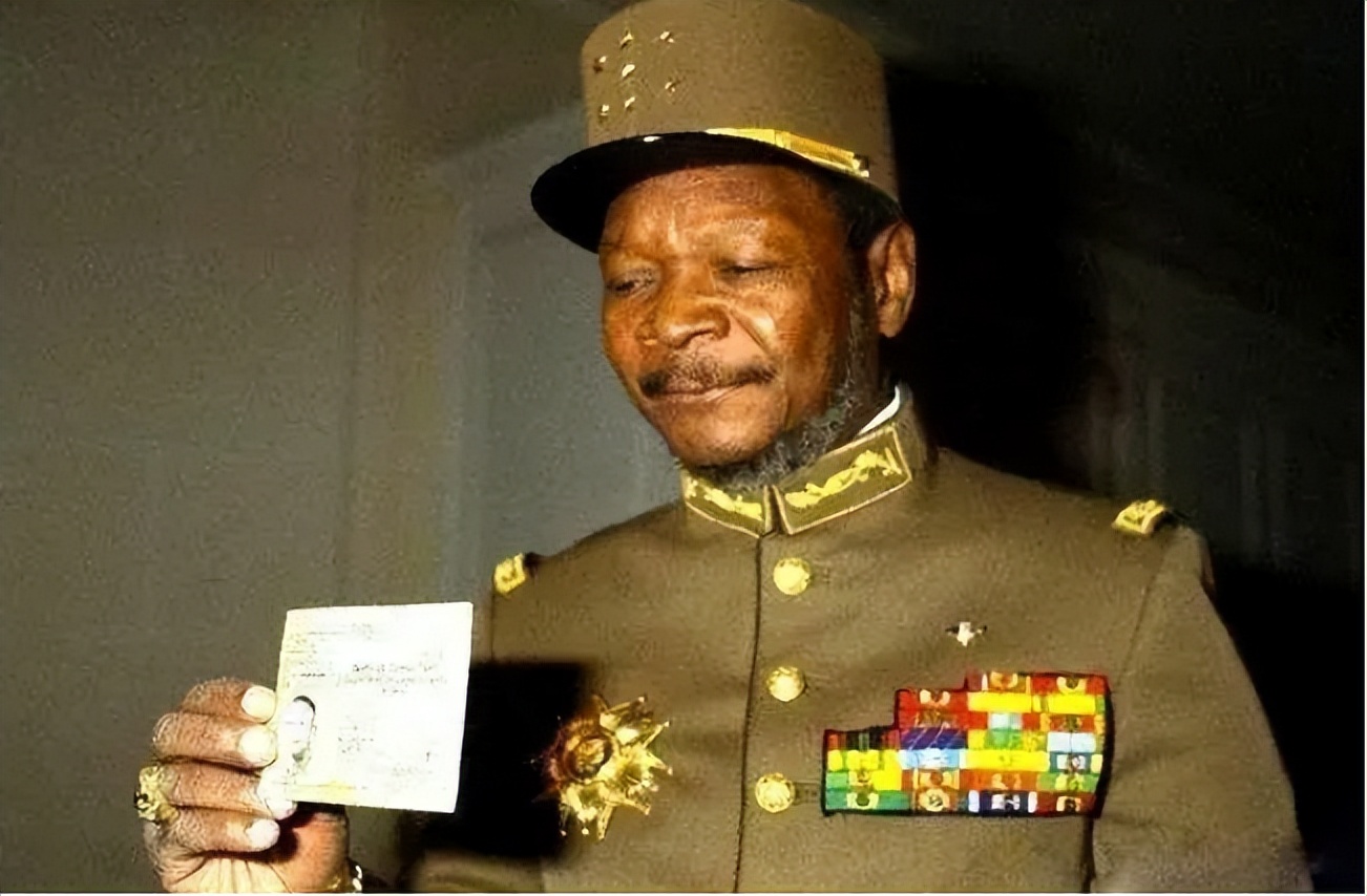 1968年，台湾18岁女孩远嫁非洲当王妃，两年后撇下女儿哀求回国