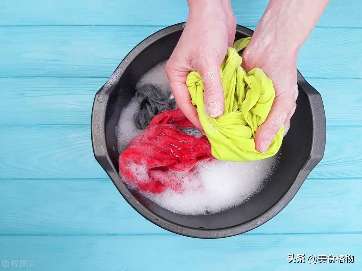 今天才知道，洗床单时加一碗水，不管床单多脏多旧，瞬间洁净如新