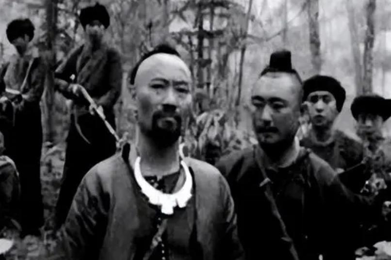 广西一犯人被枪决,广西一罪犯被押往刑场枪决