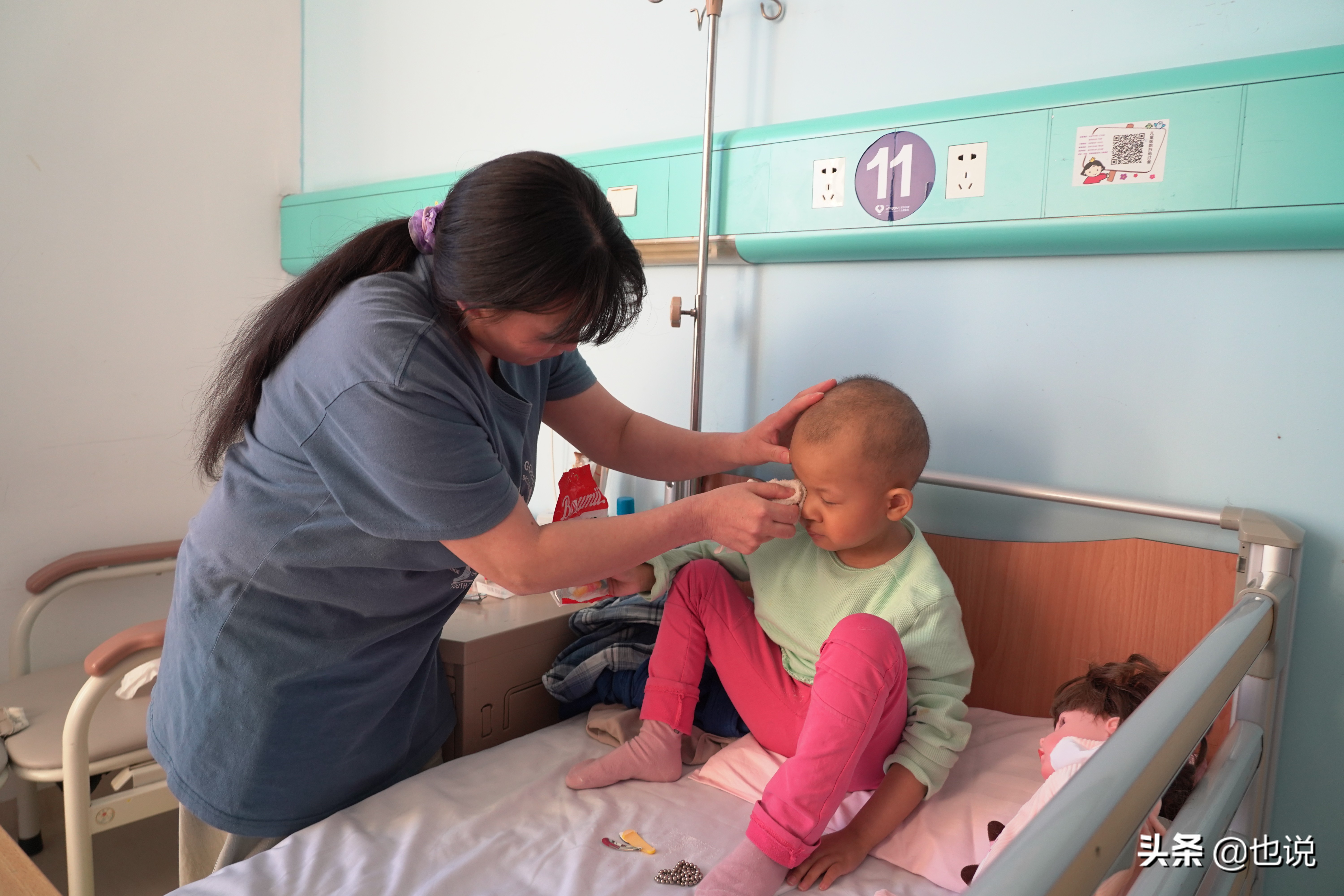 5岁女孩眼癌左眼摘除又遇血癌,五岁女童眼睛摘除又得血癌