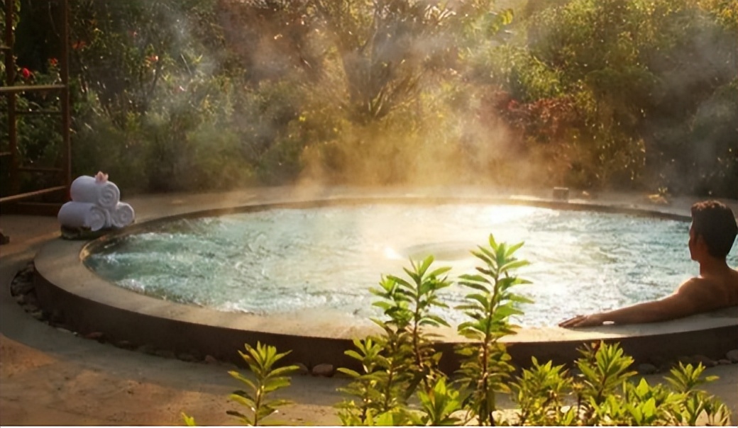 徜徉温泉馆,游剑河温泉城感受苗疆圣水