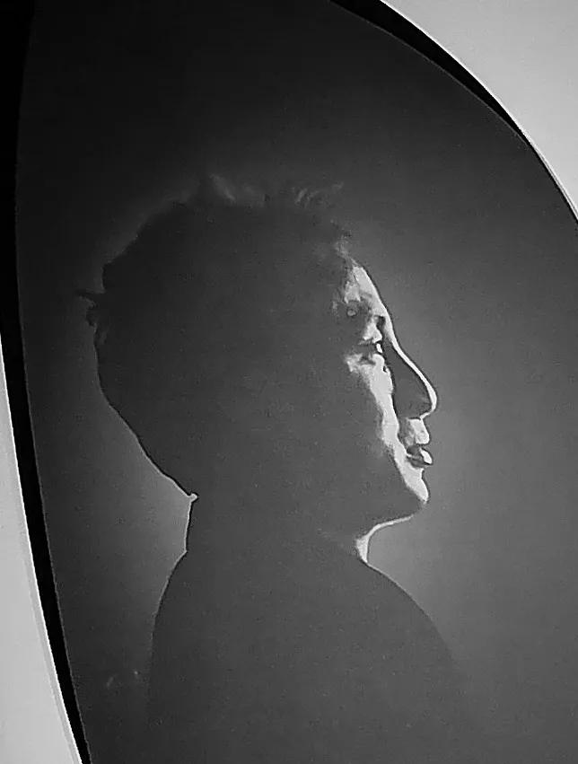 隐藏20年的油画家,著名油画家黄绍京