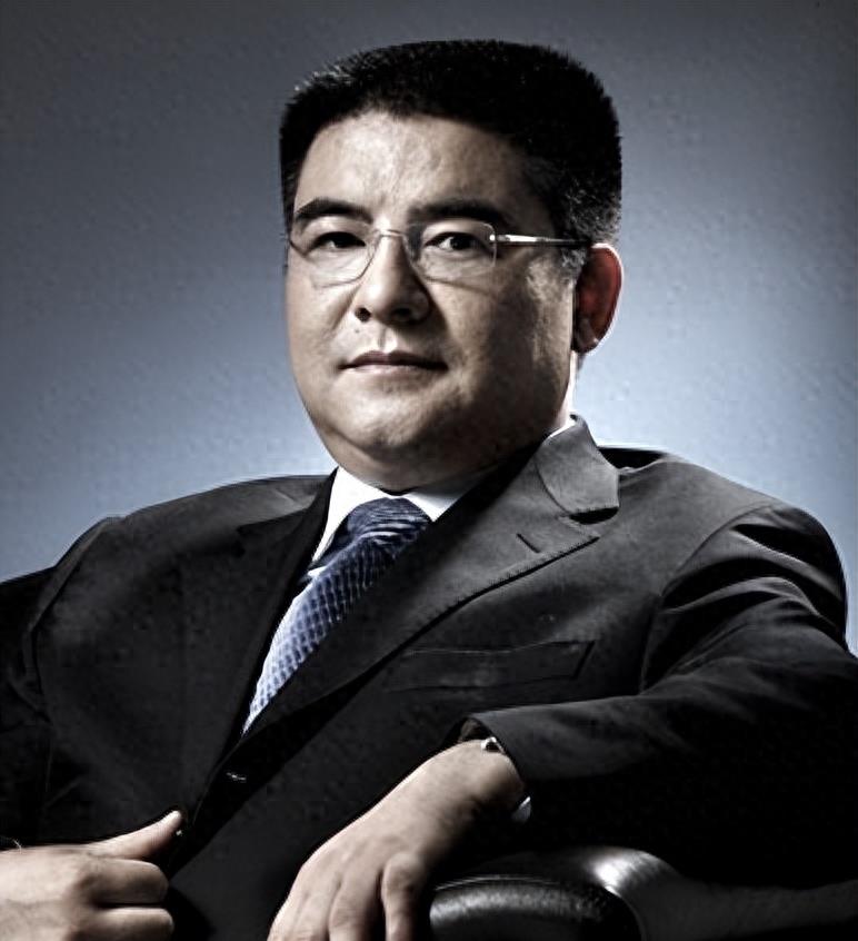 他把现金堆成山，高调捐款20亿后“消失”，如今出现在家种地？