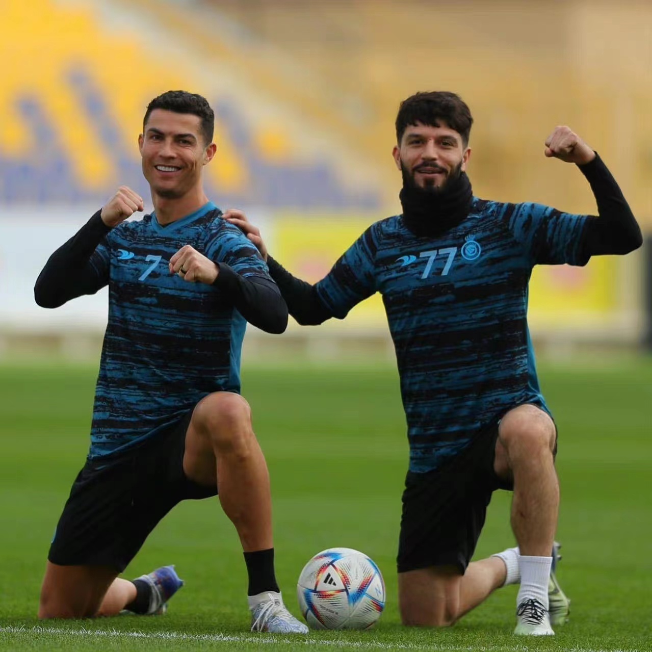 c罗开怀一笑,c罗挥拳庆祝曼联