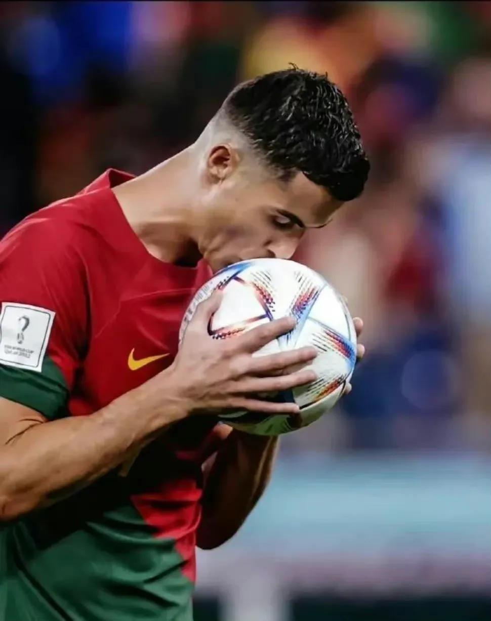 中国足球为什么越踢越拉胯？